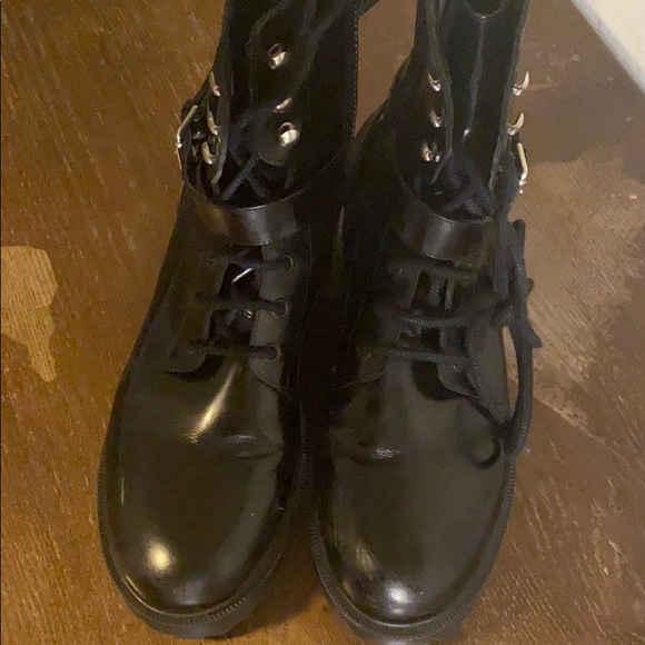 Gently worn leather combat boots - Picture 3 of 4